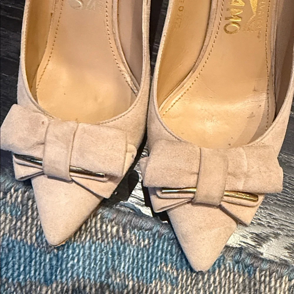 Salvatore Ferragamo Women's Beige Suede Heels sz 6.5 - Picture 16 of 17